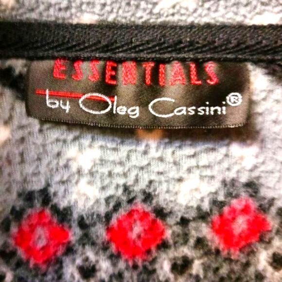 ESSENTIALS Plus Size 1/2 zip Snowflake Design Pullover. - Picture 3 of 10